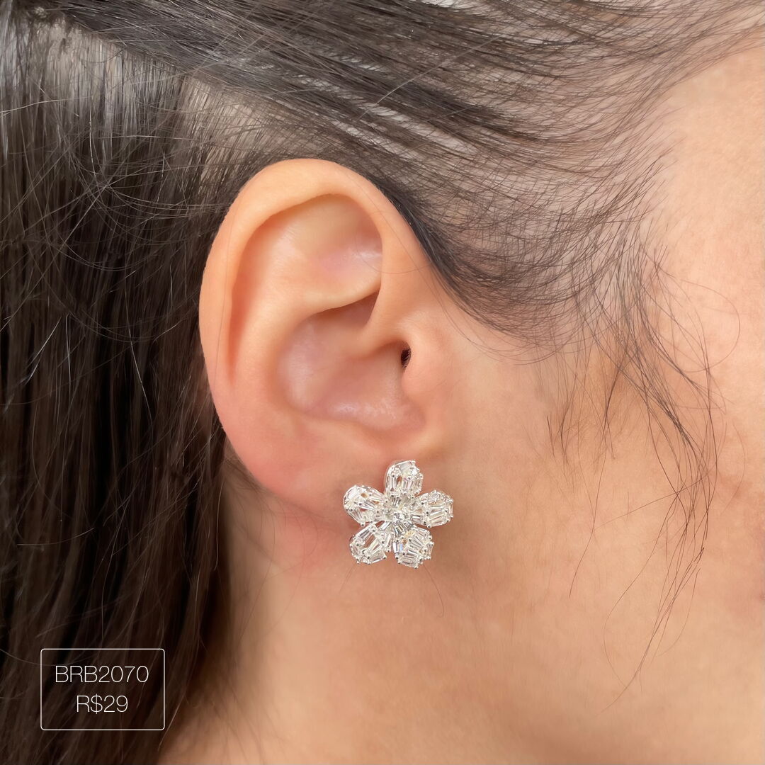 Brinco Flor c/ 5 Pétalas Cravejadas Baguete Cristal Prateado